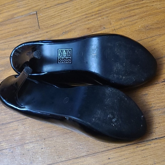 Suzy Shier Size 10 Heels - Picture 3 of 3